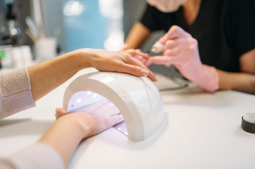 Avertisment ANPC. Un ingredient toxic va fi interzis în produsele cosmetice din septembrie 2025