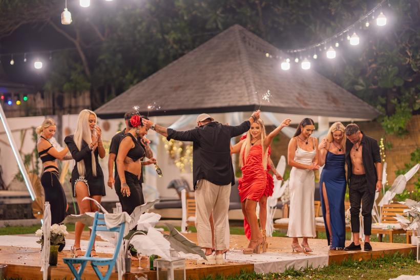 Ultima seară de petreceri în vile va fi marcată de vești importante, iar focul se va aprinde încă o dată! Show-ul rămâne lider de audiență. 18969116