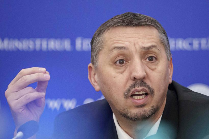 Profesorii titulari și-ar putea pierde posturile permanente din școli 18969006