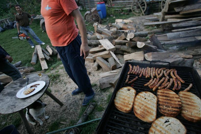 Faci grătar? Fumezi? Atenție, intră în funcțiune Legea Mirosurilor, cu amenzi uriașe!