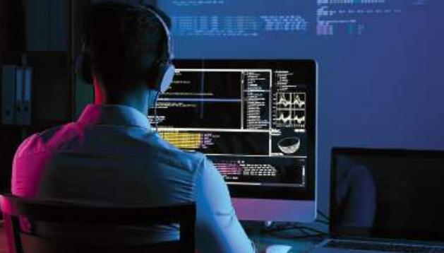 Un ministru USR inventează noțiunea de „conținut cu potențial periculos” pentru a introduce cenzura în mediul online