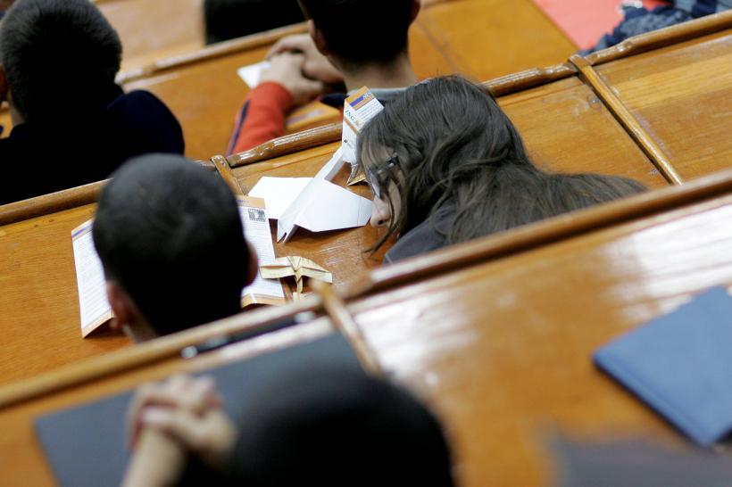 Țară, țară, căutăm muncitori! Cum readuci oamenii la muncă, în România