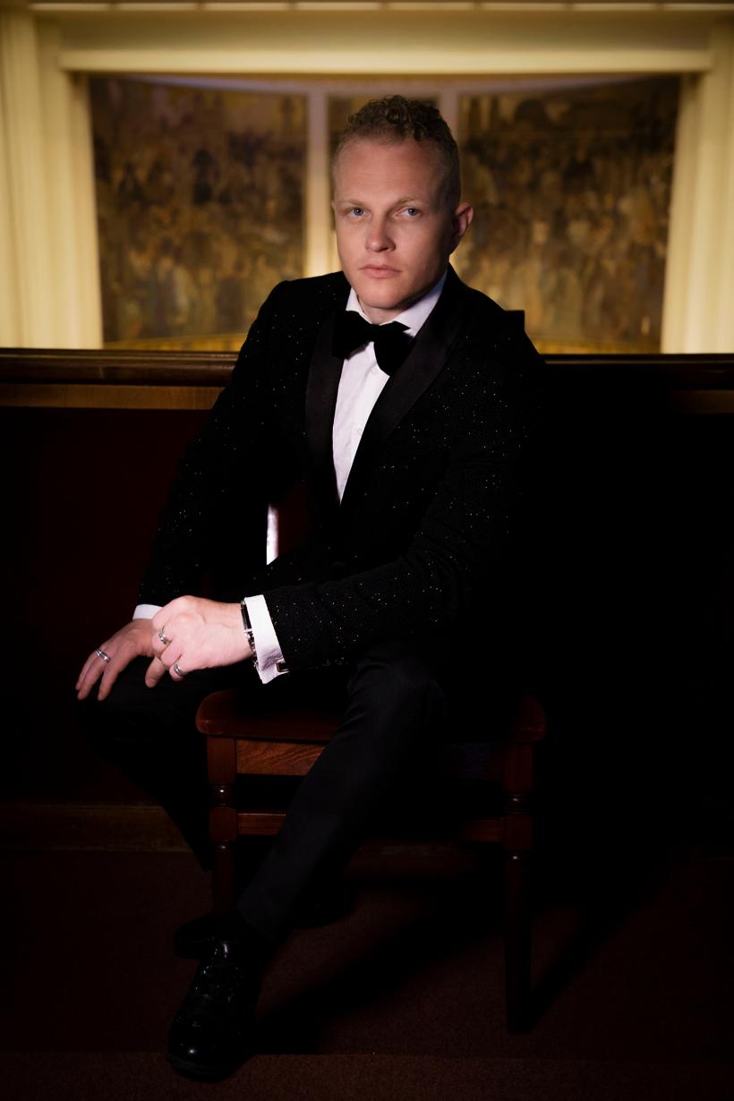 Tenorul ȘTEFAN von KORCH deschide stagiunea Filarmonicii Arad cu lucrarea sa „semnătură” -„Carmina Burana” 18969090