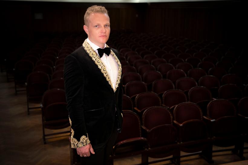 Tenorul ȘTEFAN von KORCH deschide stagiunea Filarmonicii Arad cu lucrarea sa „semnătură” -„Carmina Burana”