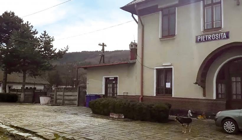 Trenul Târgoviște-Pietroșița mai întârzie două săptămâni. Punga de gaz de la Doicești încă nu s-a putut închide 18969182