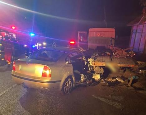 A intrat cu ma&#537;ina &icirc;ntr-o autoplatform&#259; parcat&#259; &#537;i a murit