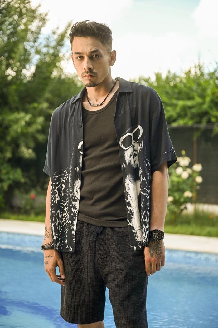 Juno, Rocky din Iubire cu parfum de lavandă, și-a încărcat bateriile între muzică, mare și adrenalină: „Povestea vieții mele e un scenariu de film” 18969474