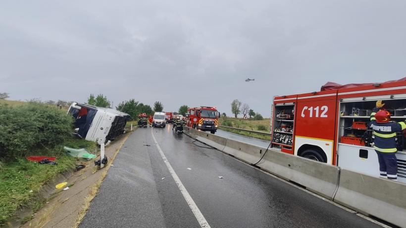 Accident teribil la Cluj. Autocar cu 20 de persoane, răsturnat. Un bărbat de 70 de ani a murit. Planul Roșu de Intervenție a fost activat 18969796