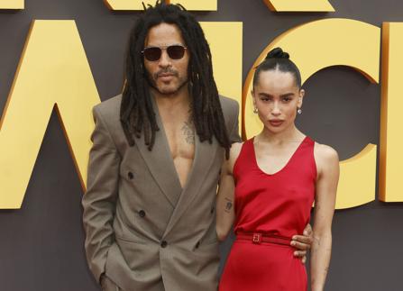 Bombă în showbiz! Zoë Kravitz și Harry Styles, surprinși în ipostaze tandre la Londra. S-a înfiripat o nouă poveste de dragoste? 18969023