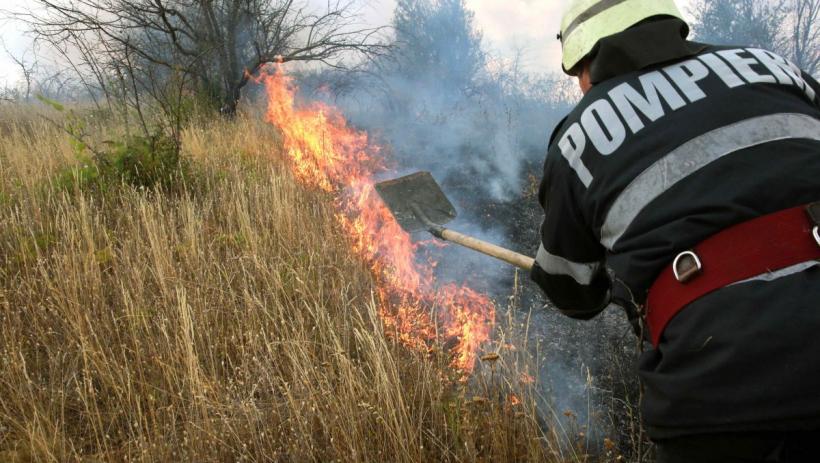 Pompierii români ajută la stingerea incendiilor din zona Atenei. Un nou contingent a ajuns în Grecia