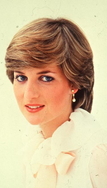Secretul Prințesei Diana pentru a învinge timiditatea: uleiul esențial care i-a schimbat viața 18969255