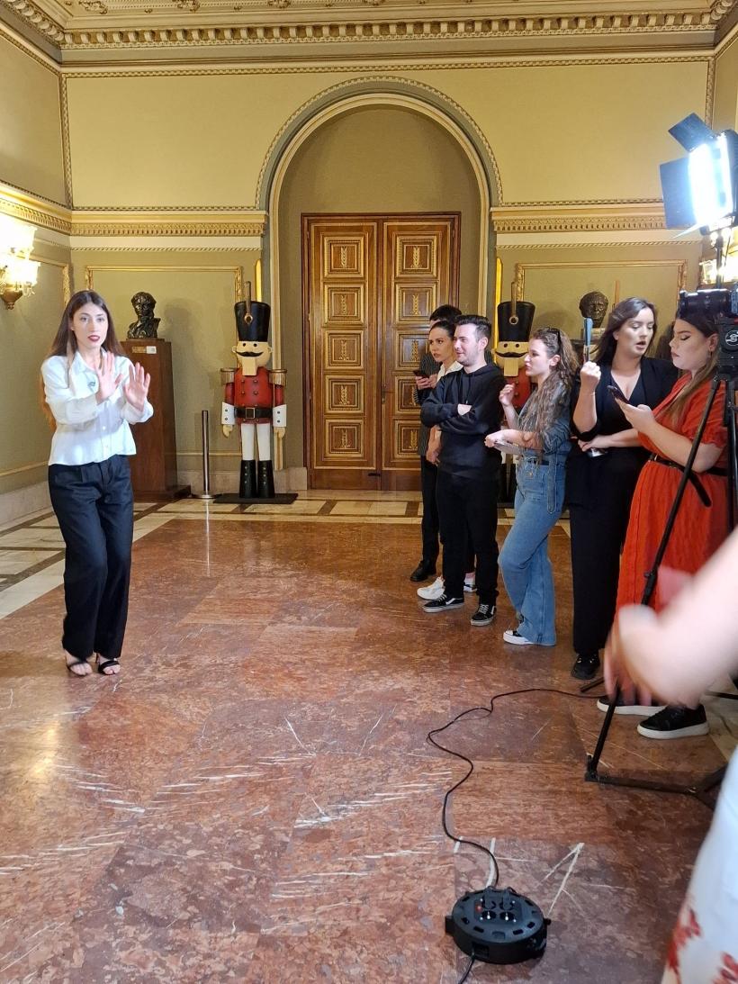 Workshopul de „Arta Actorului de Comedie cu producție de scurt metraj” 2025 s-a încheiat cu aplauze pe scena Operei Naţionale Bucureşti 18969748