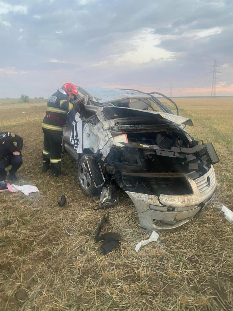 Un șofer a murit la Recea după ce a sărit cu mașina în șanț și s-a răsturnat 18969813