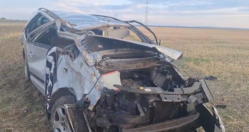 Un șofer a murit la Recea după ce a sărit cu mașina în șanț și s-a răsturnat 18969815