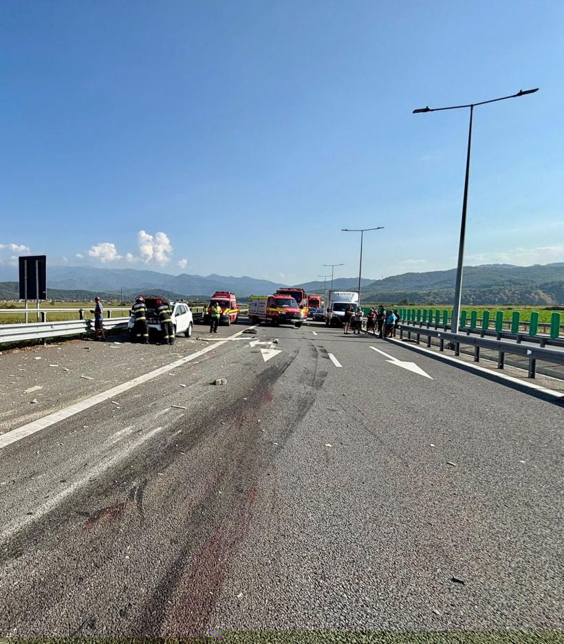 Trei muncitori au murit pe A1 Sibiu-Deva, loviți de un TIR la Boița 18970052