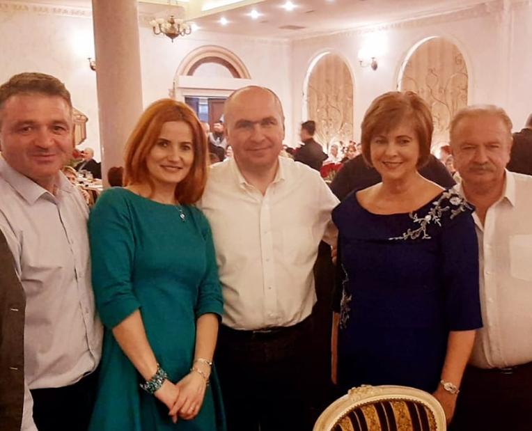 De la viceprimar la Oradea în mandatul lui Bolojan, la secretar al Camerei Deputaților: ascensiunea Arinei Moș, protejata premierului