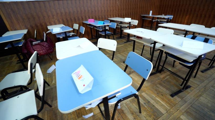 Premierul Bolojan: „Salariile dascălilor nu au fost reduse, dar sunt mai puțini suplinitori în școli