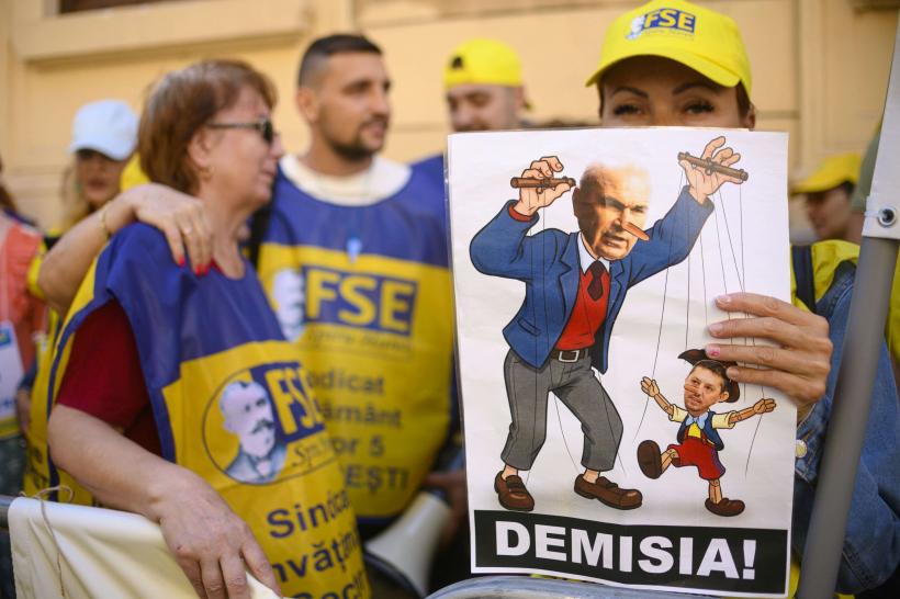 Fără prima zi de școală: profesorii merg la protest în București, pe traseul „Ieși afară, javră ordinară”