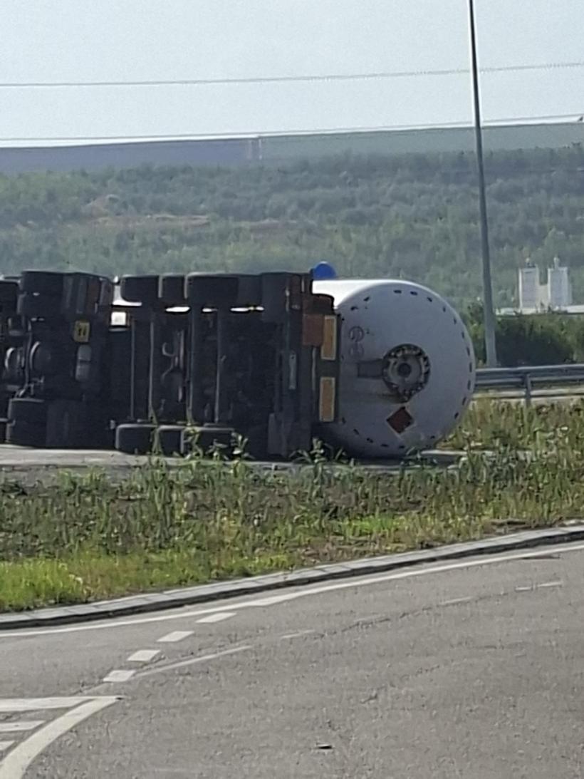 Cisterna cu GPL răsturnată în Vaslui a fost ridicată. 85 de persoane au fost evacuate noaptea trecută 18970122