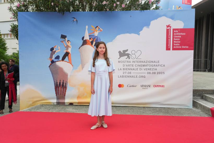 „Dinți de lapte”, regizat de Mihai Mincan și produs de deFilm, a primit cronici elogioase la Festivalul Internațional de Film de la Veneția 18970050