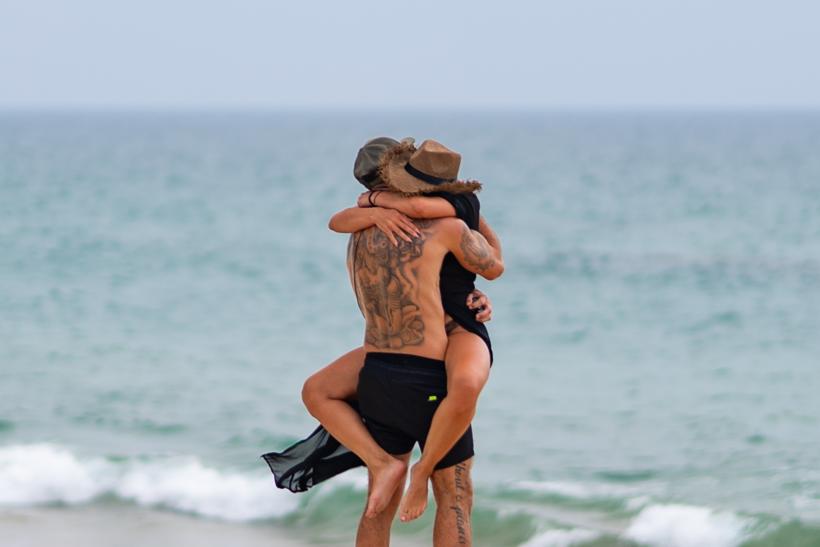 De la 20:30, Radu Vâlcan va adresa cea mai așteptată întrebare a verii, în Marea Finală a show-ului fenomen: ”Cum îți dorești să părăsești Insula Iubirii?”. Emisia, lider de audiență