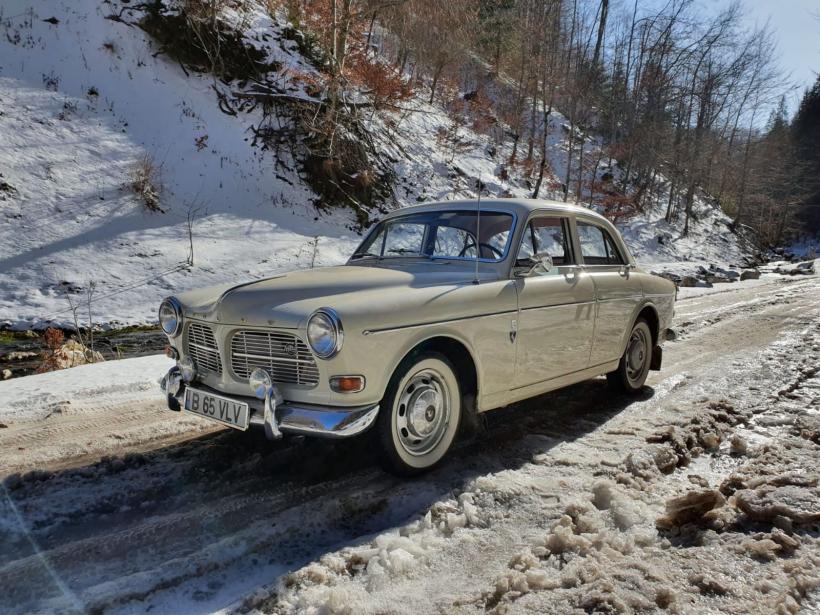 „Scandinavele pe Drumul Brâncovenilor”: 24 de vehicule istorice Volvo și Saab pornesc sâmbătă din Mogoșoaia, într-o caravană cu parfum regal 18970234