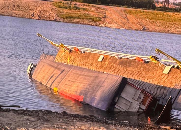 Un bac încărcat s-a scufundat în Dunăre, la Frecăței, în condiții suspecte