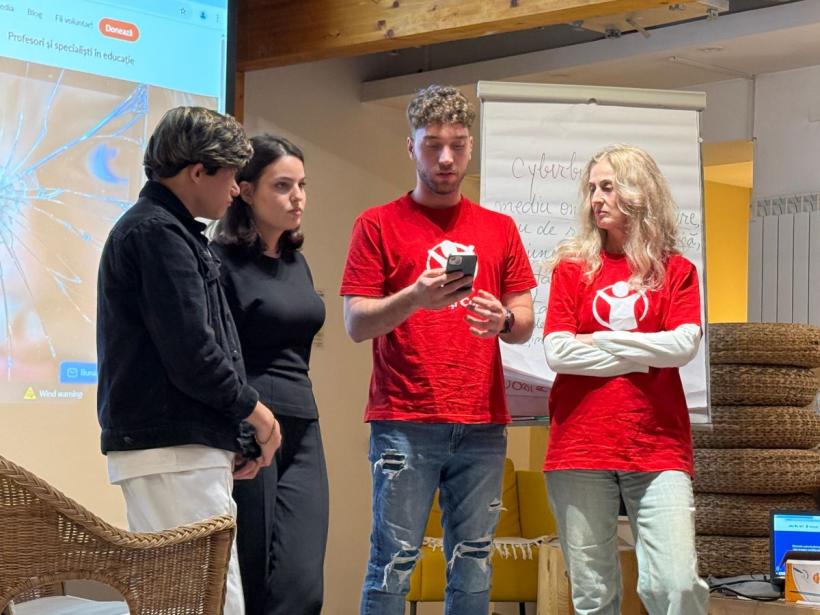 Copiii devin victime ale bullyingului online, oferind fotografii necunoscuților