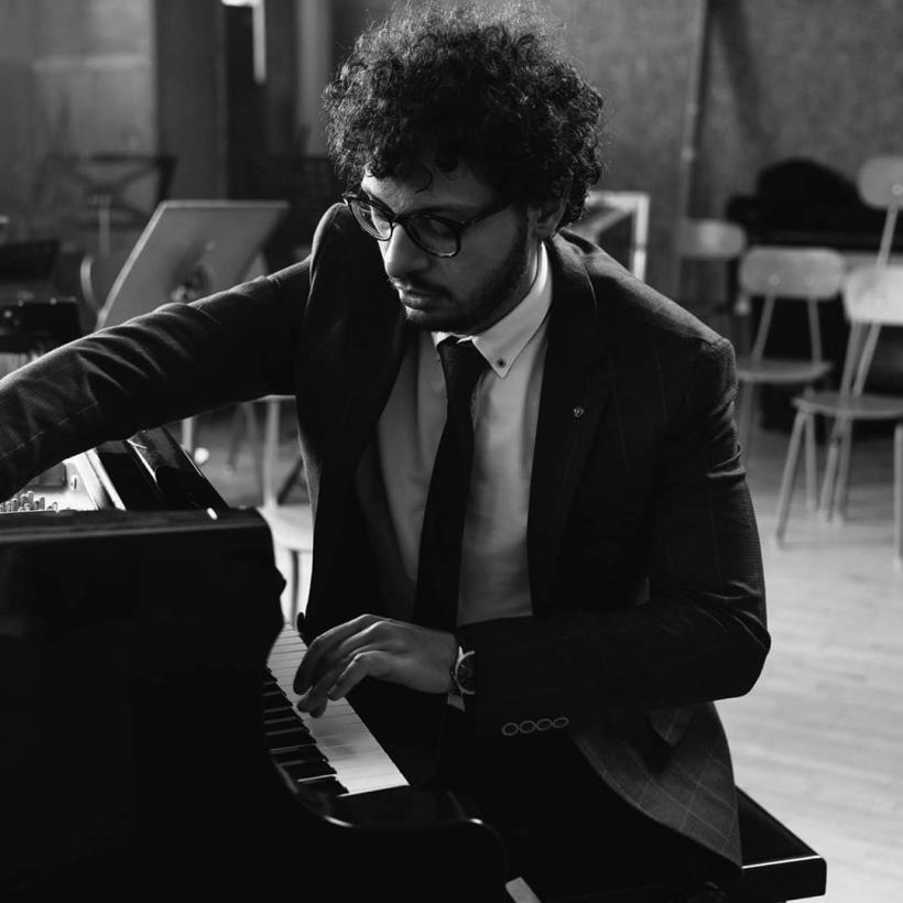 Cătălin Răducanu revine în septembrie 2025 cu a treia ediție a turneului național Un artist, un pian, un țambal – clasic, jazz, folclor 18970304