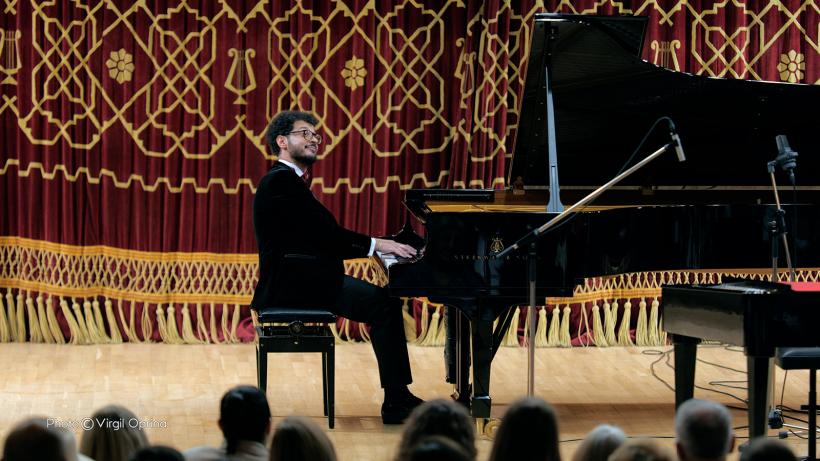 Cătălin Răducanu revine în septembrie 2025 cu a treia ediție a turneului național Un artist, un pian, un țambal – clasic, jazz, folclor 18970306