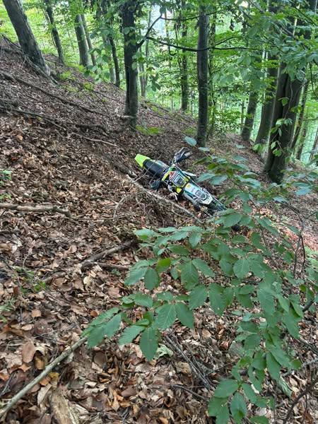 Intervenție contra-cronometru pentru salvarea unei vieți. Un motociclist a căzut într-o râpă, în județul Alba