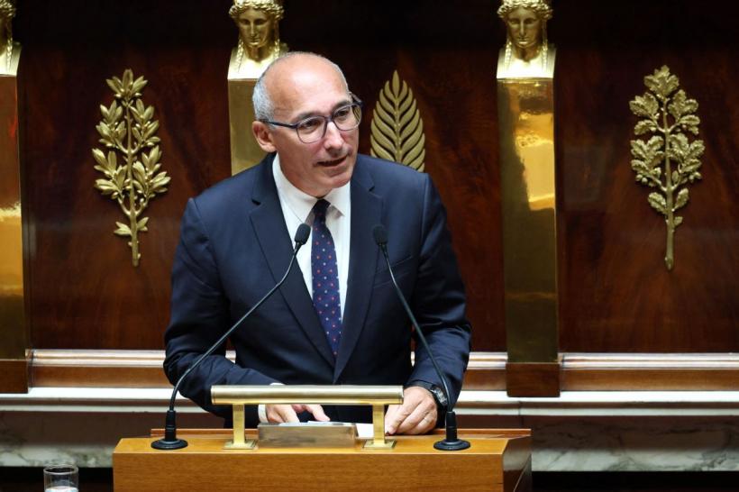 Criză politică la Paris: Guvernul francez se prăbușește după ce parlamentarii votează pentru demiterea prim-ministrului. Ce opțiuni are președintele Macron? 18971109