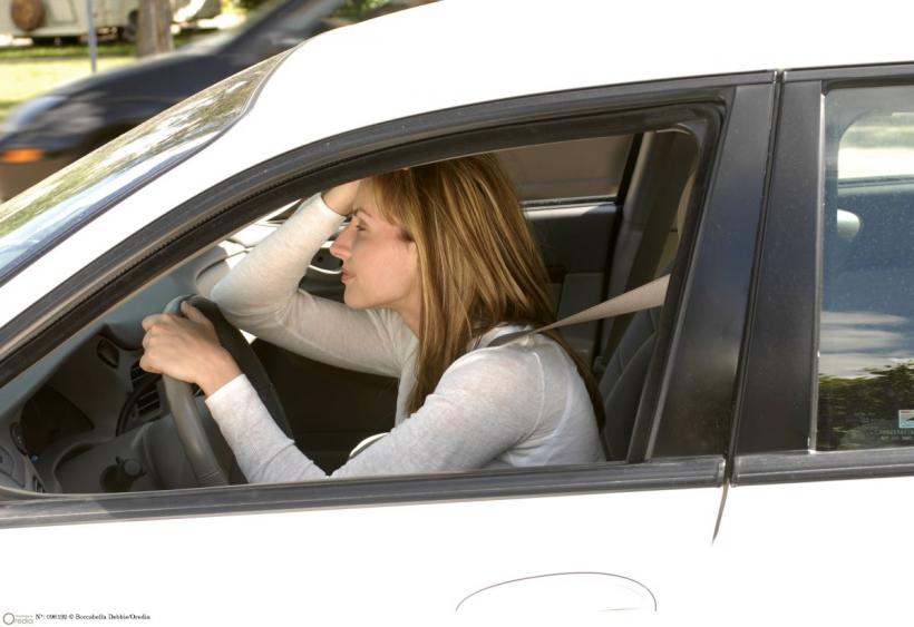 15 obiecte esențiale de siguranță pe care trebuie să le ai mereu în mașină