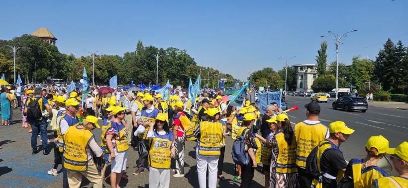 Prima zi de școală, cu profesorii în stradă: începe scandalul 18970838