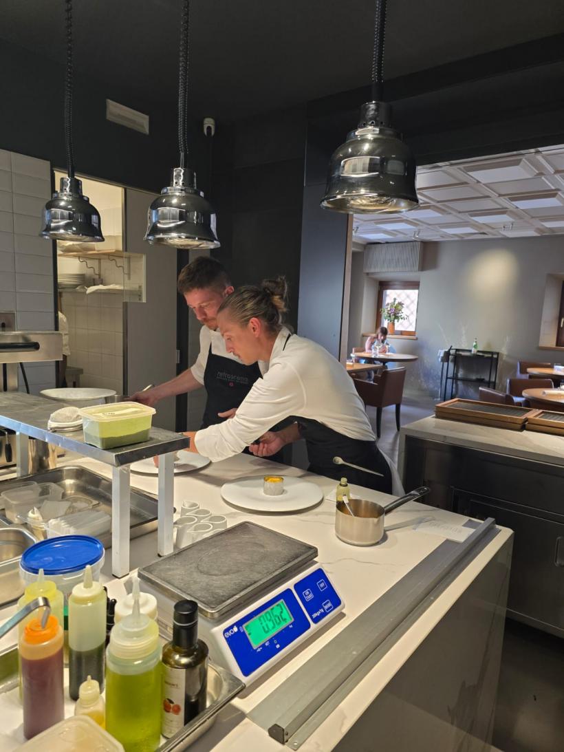 Claudiu Gherguț, câștigătorul sezonului 15 Chefi la cuțite, s-a alăturat echipei de la Retroscena, restaurantul lui Chef Richard Abou Zaki: „Am simțit că aici este locul meu” 18971426