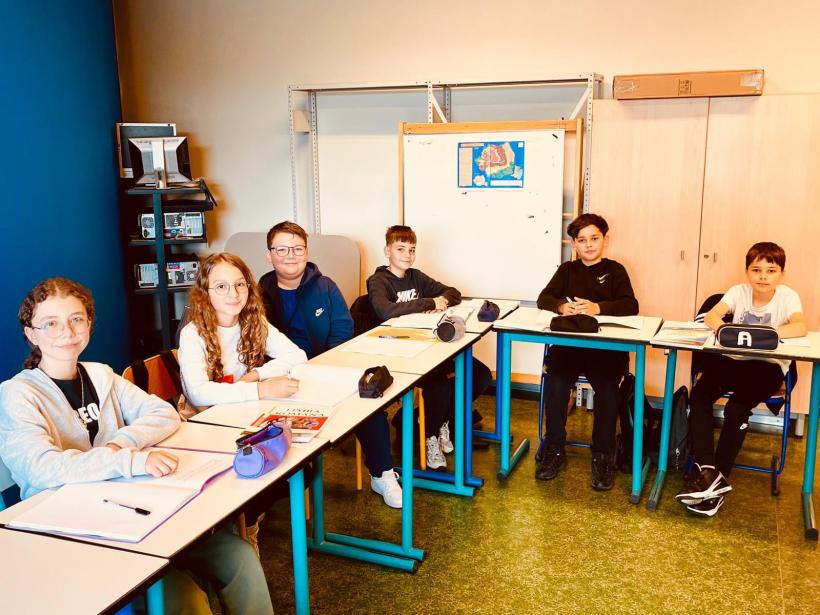 Limba română, materie obligatorie la o școală din Franța 18971622