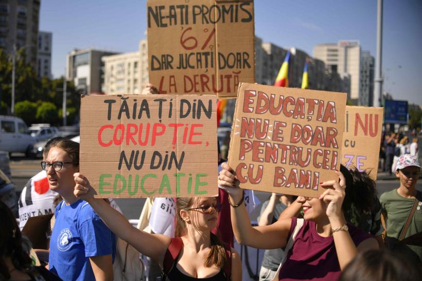 Profesorii, șocați după ce au aflat de la OCDE că au salarii prea mari