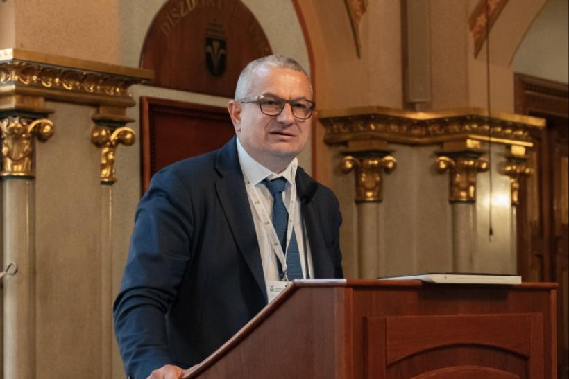 Coincidență: Guvernul - la mâna CCR, soția unui judecător CCR - avansată pe un salariu uriaș 18971601