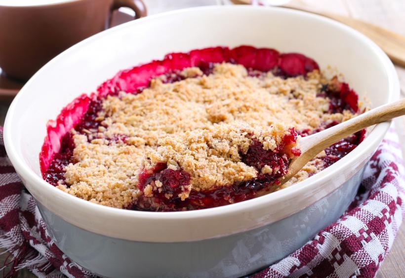 Deserturi de toamnă. Rețetă simplă de prăjitură cu prune și scorțișoară