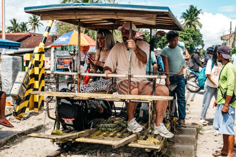 Drumul Eroilor, pe șine! Concurenții Asia Express pornesc într-o cursă cu drezina 18971856