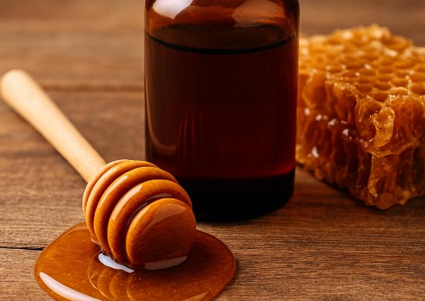 Descoperă puterea propolisului, “aurul lichid” al stupului