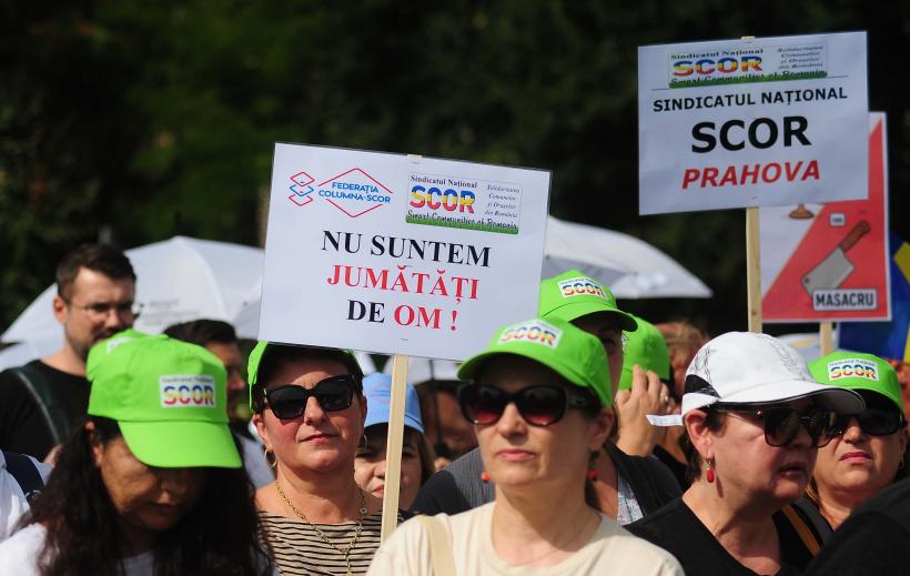 Mii de angajați din administrația publică protestează în Piața Victoriei 18972037