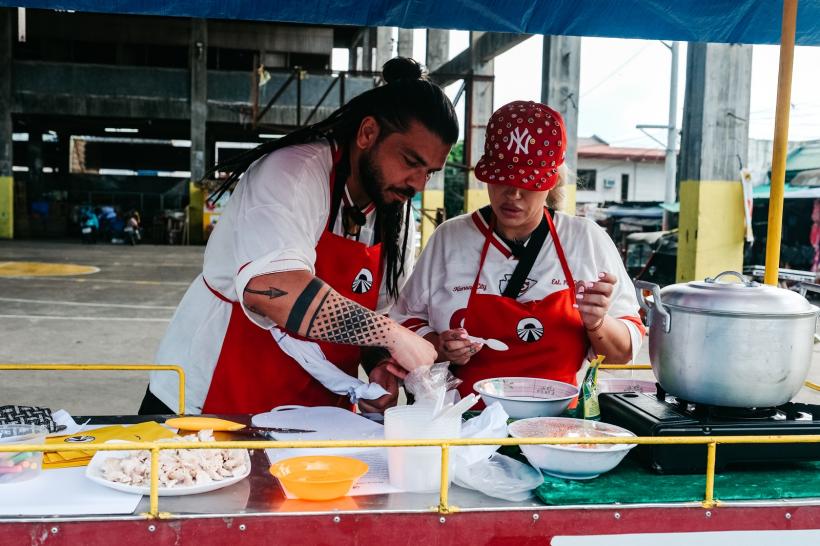 Aseară, situație fără precedent în Asia Express: o echipă a ajuns cu o oră şi jumătate înaintea Irinei la pupitru  Diseară, concurenții vor lupta și pentru imunitatea mică, într-o probă… pe gustul tuturor: ciorba rădăuțeană 18972244