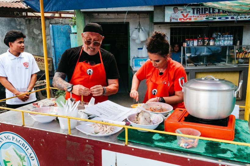 Aseară, situație fără precedent în Asia Express: o echipă a ajuns cu o oră şi jumătate înaintea Irinei la pupitru  Diseară, concurenții vor lupta și pentru imunitatea mică, într-o probă… pe gustul tuturor: ciorba rădăuțeană 18972248