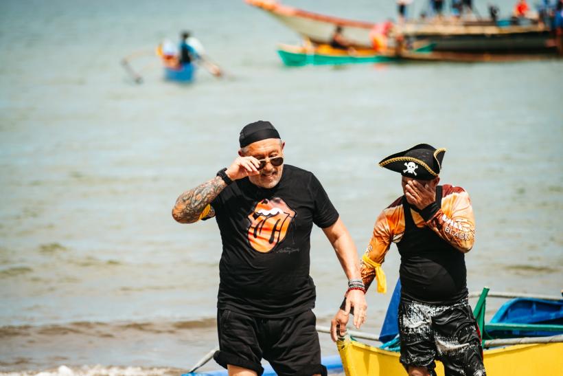 Aseară, situație fără precedent în Asia Express: o echipă a ajuns cu o oră şi jumătate înaintea Irinei la pupitru  Diseară, concurenții vor lupta și pentru imunitatea mică, într-o probă… pe gustul tuturor: ciorba rădăuțeană 18972249