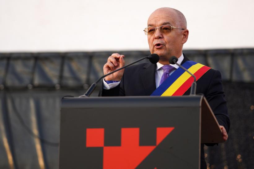 Distracție à la Cluj: Boc a dat pe tobogan 83 milioane de lei către o singură firmă