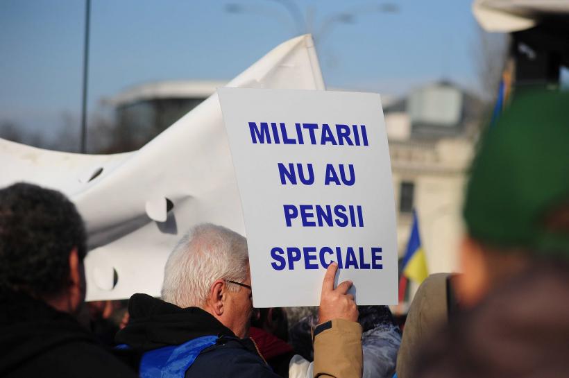 Militarii își apără pensiile „cotropite” de Bolojan: România își distruge propriul sistem de apărare, prin măsurile de austeritate 18972592