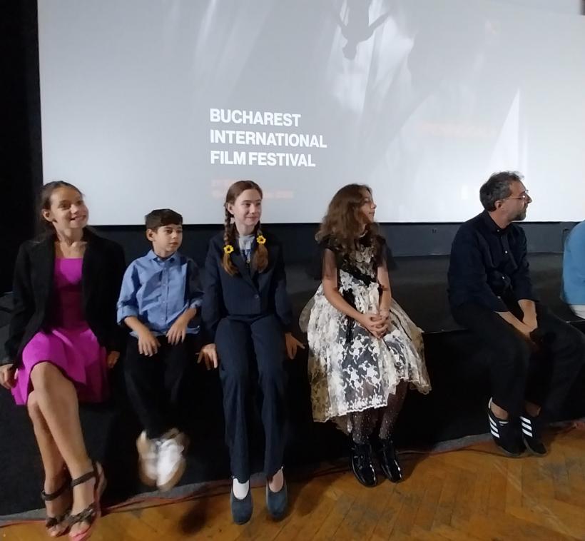 „Dinți de lapte” - o anchetă văzută prin ochii unui copil, în regimul comunist 18972764