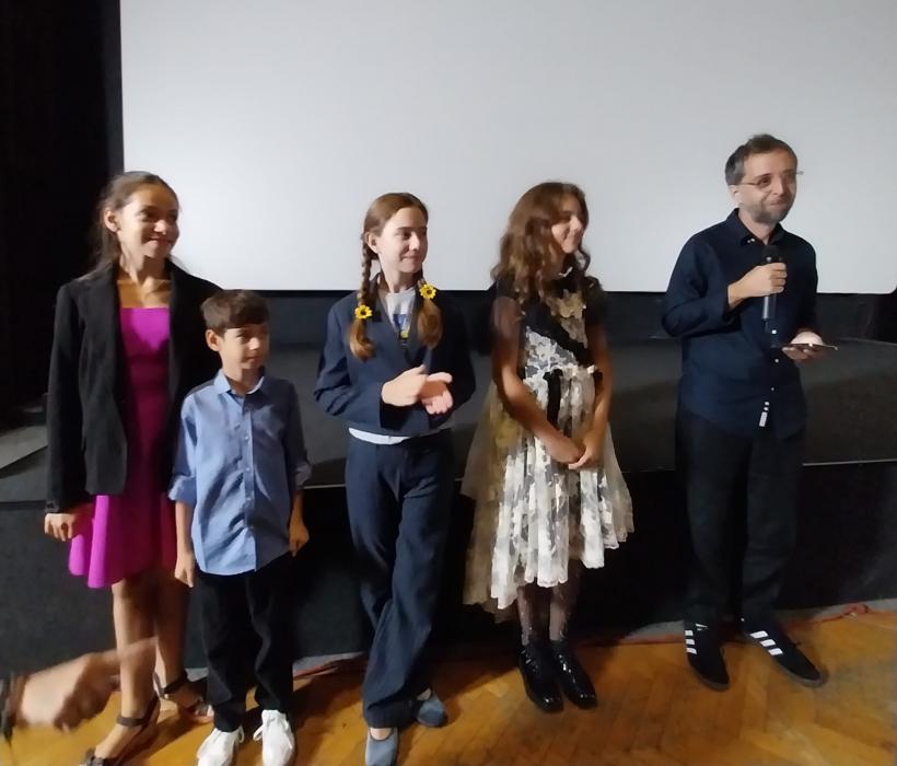 „Dinți de lapte” - o anchetă văzută prin ochii unui copil, în regimul comunist 18972768