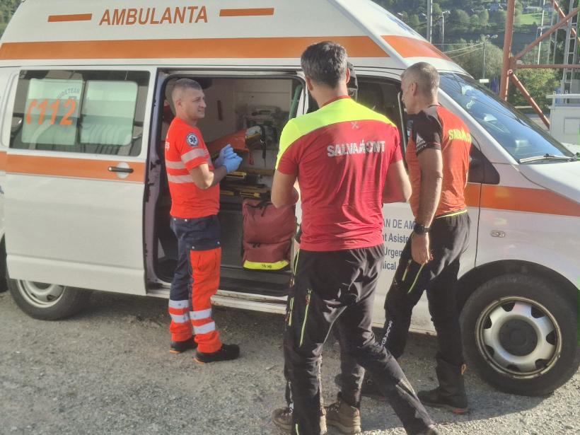 Culegătorii de ciuperci au găsit pe munte un ucrainean în stare gravă 18972894